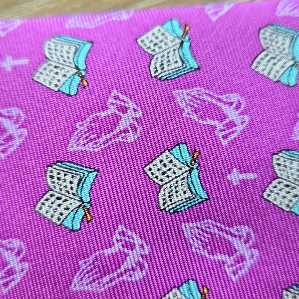 Prayer Hands and Bibles necktie - Picture 2 of 4